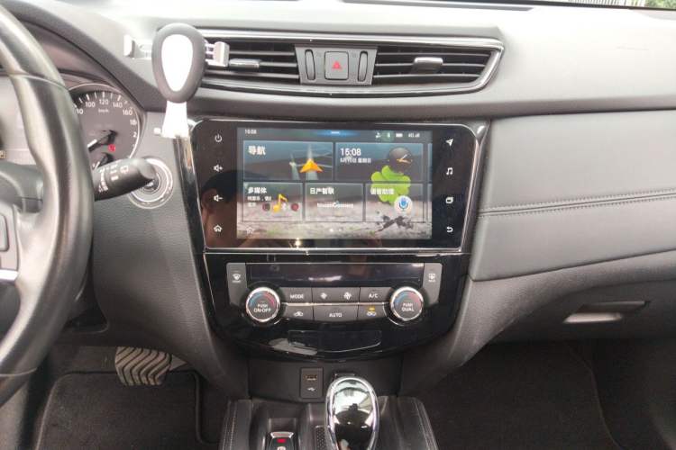 Used Nissan X-Trail 2019 2.0L CVT Smart Connect Comfort Edition 2WD Audio And AC Panel
