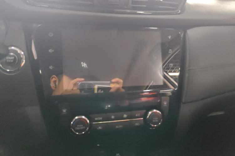 Used Nissan X-Trail 2019 2.0L CVT Smart Connect Comfort Edition 2WD Audio And AC Panel