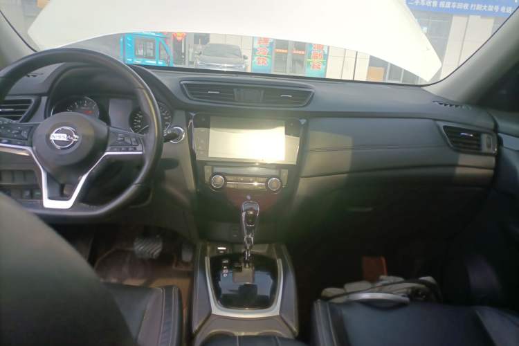 Used Nissan X-Trail 2019 2.0L CVT Smart Connect Comfort Edition 2WD Audio And AC Panel