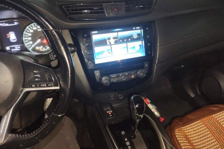 Used Nissan X-Trail 2019 2.0L CVT Smart Connect Comfort Edition 2WD Audio And AC Panel