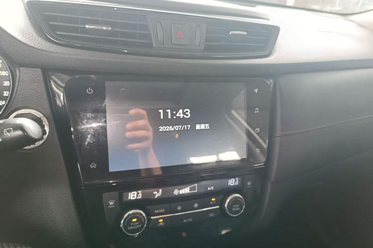 Used Nissan X-Trail 2019 2.0L CVT Smart Connect Comfort Edition 2WD Audio And AC Panel