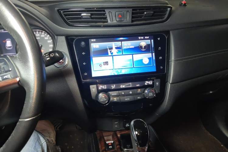 Used Nissan X-Trail 2019 2.0L CVT Smart Connect Comfort Edition 2WD Audio And AC Panel