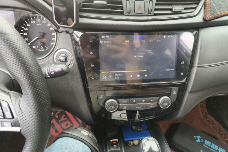 Used Nissan X-Trail 2019 2.0L CVT Smart Connect Comfort Edition 2WD Audio And AC Panel
