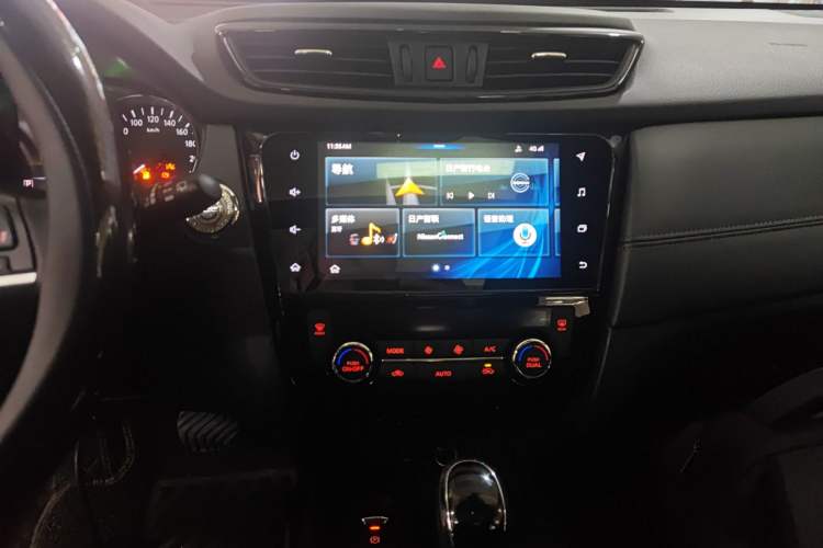 Used Nissan X-Trail 2019 2.5L CVT Smart Connect Luxury Edition 4WD Audio And AC Panel