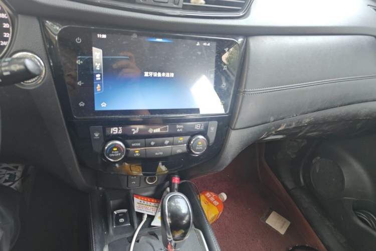 Used Nissan X-Trail 2019 2.0L CVT Smart Connect Comfort Edition 2WD Audio And AC Panel