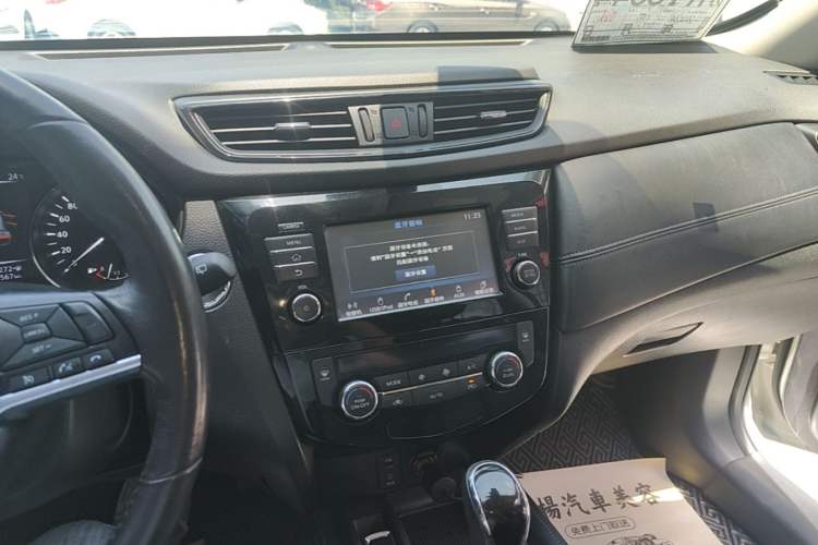 Used Nissan X-Trail 2019 2.0L CVT Comfort Edition 2WD Audio And AC Panel