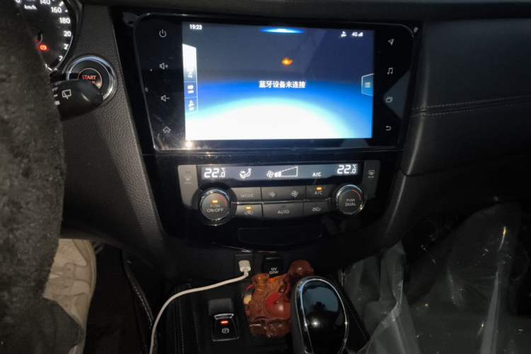 Used Nissan X-Trail 2019 2.0L CVT Smart Connect Comfort Edition 2WD Audio And AC Panel