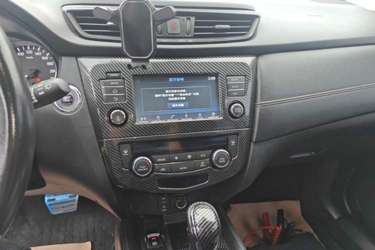 Used Nissan X-Trail 2019 2.0L CVT Comfort Edition 2WD Audio And AC Panel