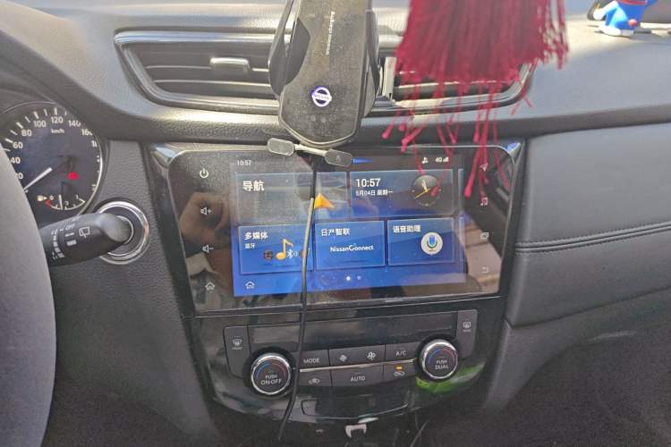 Used Nissan X-Trail 2019 2.0L CVT Smart Connect Comfort Edition 2WD Audio And AC Panel