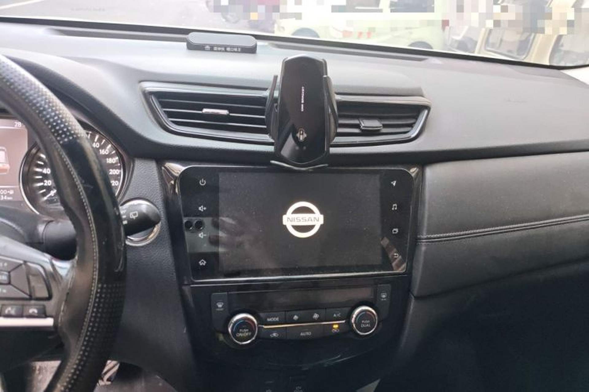 Used Nissan X-Trail 2019 2.0L CVT Smart Connect Comfort Edition 2WD Audio And AC Panel