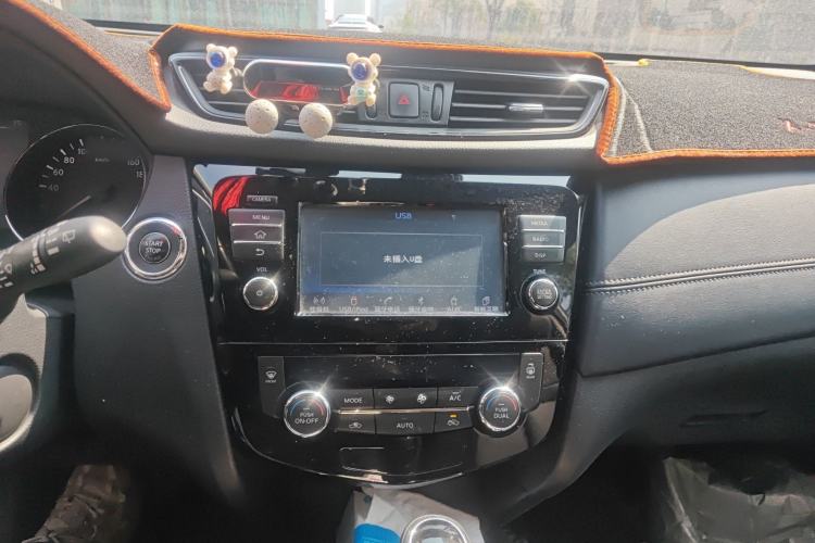 Used Nissan X-Trail 2019 2.0L CVT Comfort Edition 2WD Audio And AC Panel