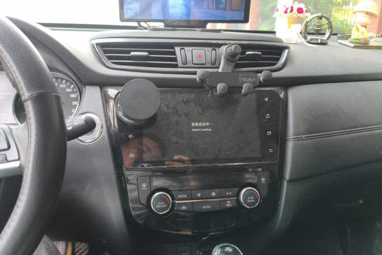 Used Nissan X-Trail 2019 2.0L CVT Smart Connect Comfort Edition 2WD Audio And AC Panel