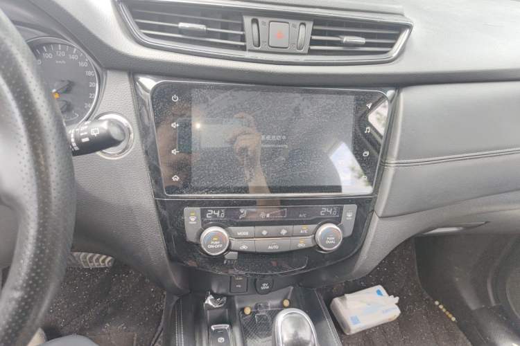 Used Nissan X-Trail 2019 2.0L CVT Smart Connect Comfort Edition 2WD Audio And AC Panel