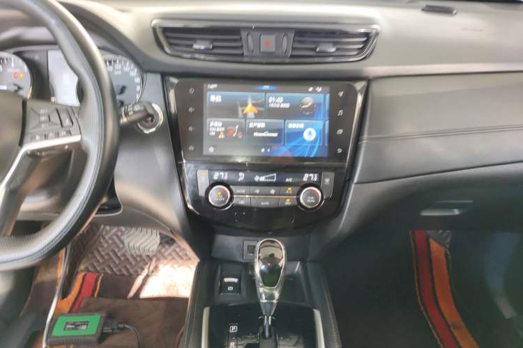 Used Nissan X-Trail 2019 2.5L CVT Smart Connect Luxury Edition 4WD Audio And AC Panel