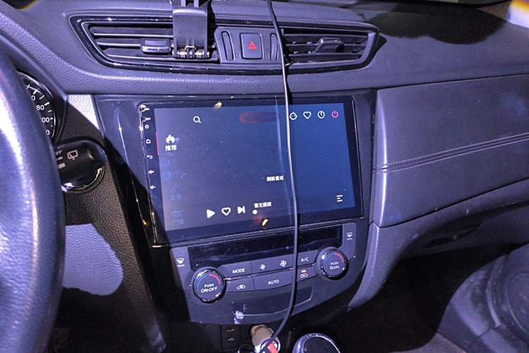 Used Nissan X-Trail 2019 2.0L CVT SmartConnect 7-Seater Comfort Edition 2WD Audio And AC Panel