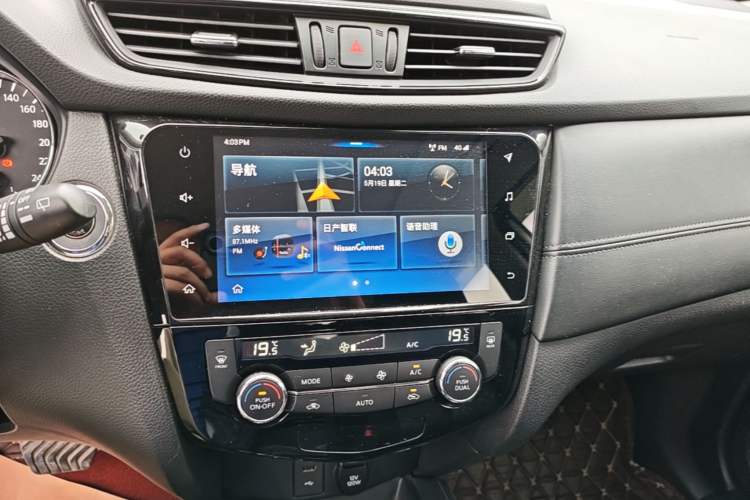 Used Nissan X-Trail 2019 2.0L CVT Smart Connect Comfort Edition 2WD Audio And AC Panel