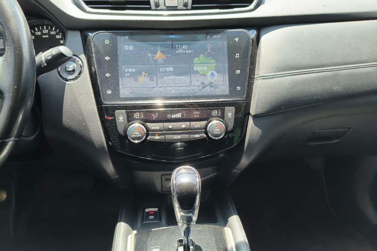 Used Nissan X-Trail 2019 2.0L CVT Smart Connect Comfort Edition 2WD Audio And AC Panel