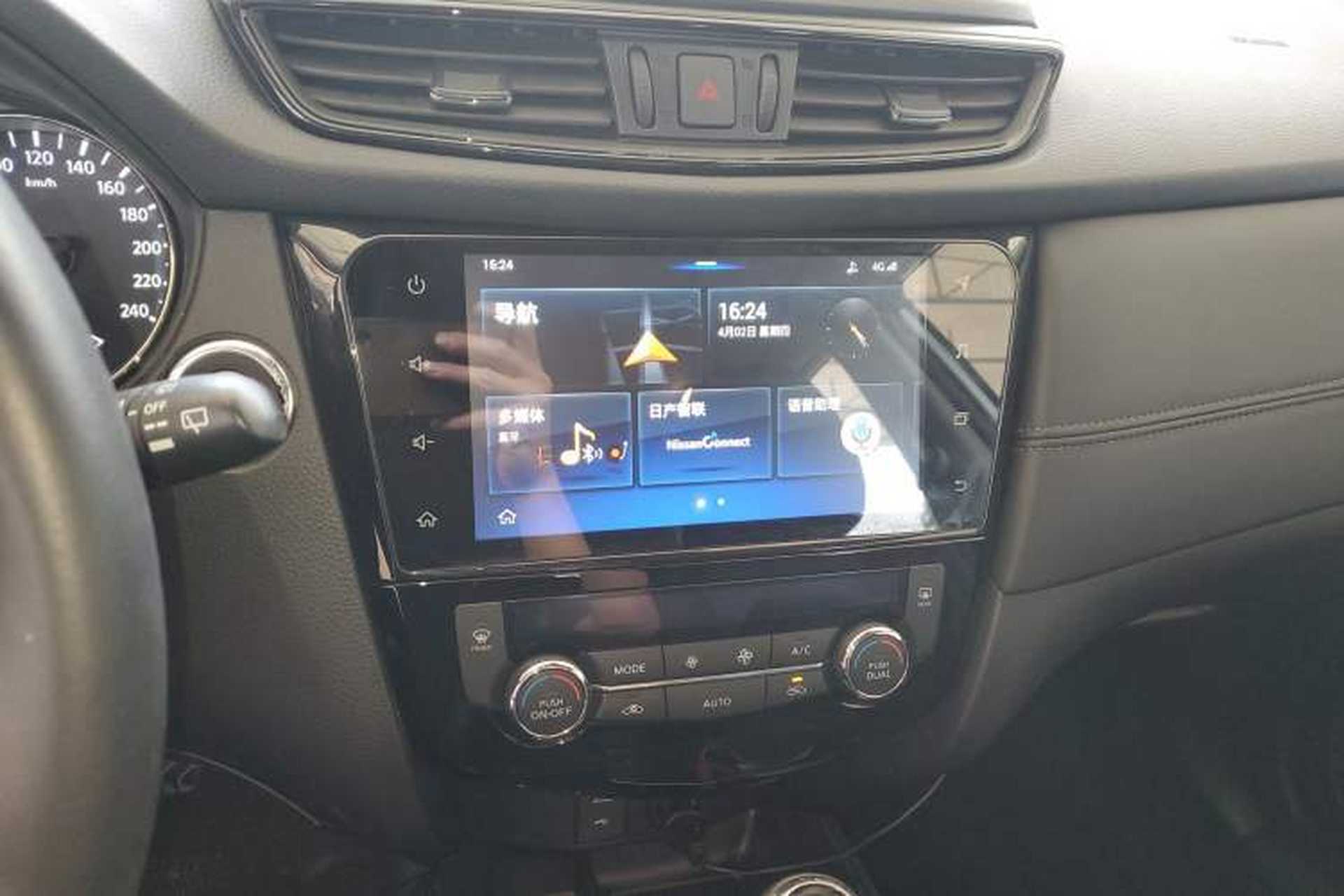 Used Nissan X-Trail 2019 2.0L CVT Smart Connect Comfort Edition 2WD Audio And AC Panel