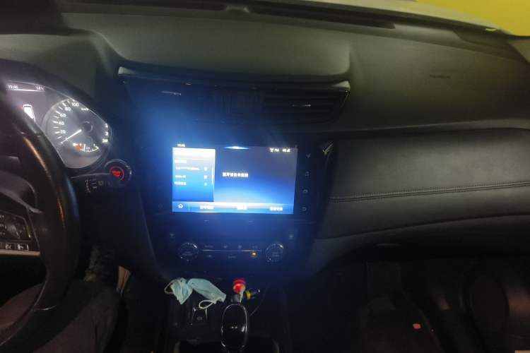 Used Nissan X-Trail 2019 2.0L CVT Smart Connect Comfort Edition 2WD Audio And AC Panel