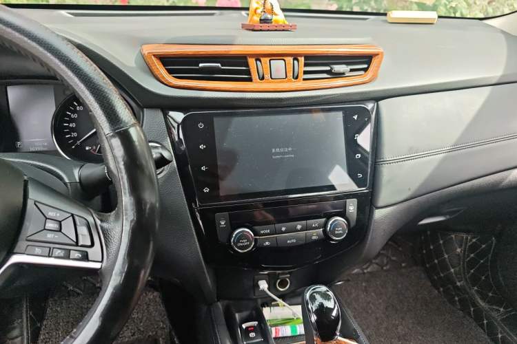 Used Nissan X-Trail 2019 2.0L CVT SmartConnect 7-Seater Comfort Edition 2WD Audio And AC Panel