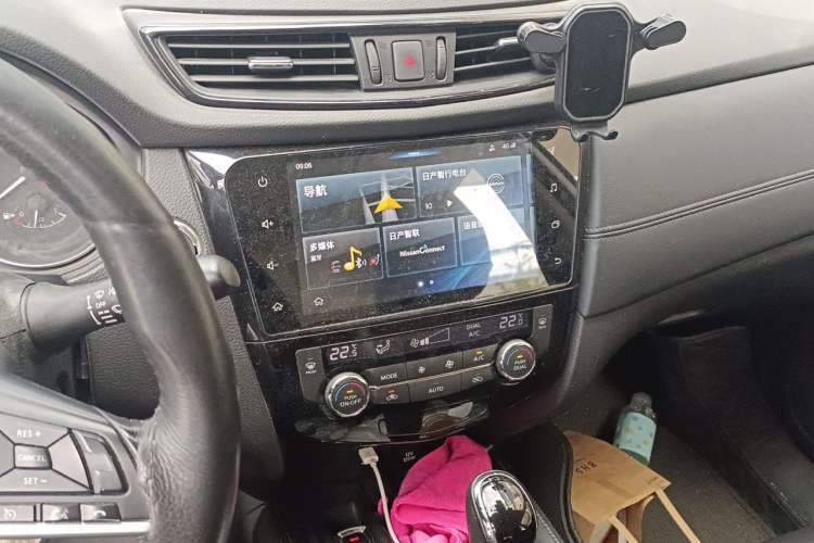 Used Nissan X-Trail 2019 2.0L CVT Smart Connect Comfort Edition 2WD Audio And AC Panel