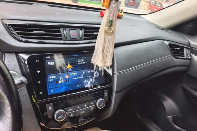 Used Nissan X-Trail 2019 2.0L CVT Smart Connect Comfort Edition 2WD Audio And AC Panel