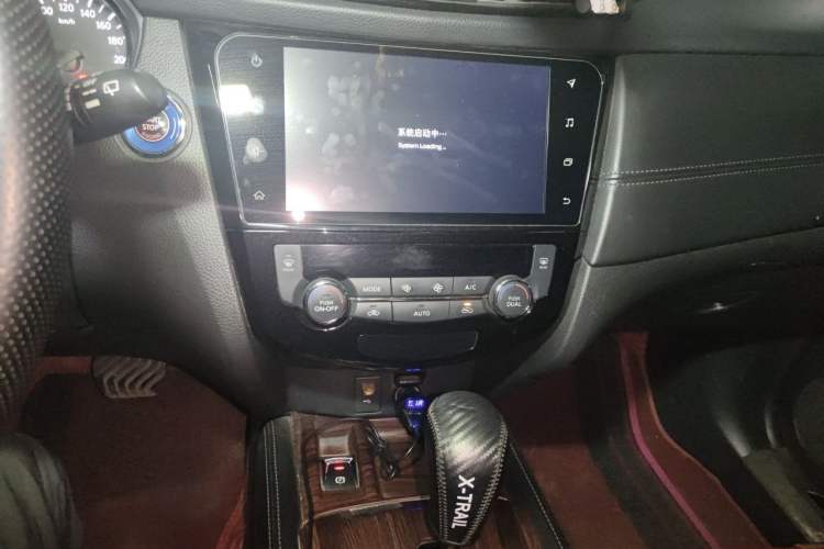 Used Nissan X-Trail 2019 2.0L CVT Smart Connect Comfort Edition 2WD Audio And AC Panel