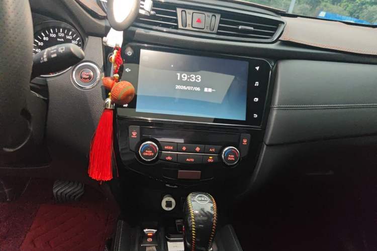 Used Nissan X-Trail 2019 2.5L CVT Smart Connect Luxury Edition 4WD Audio And AC Panel