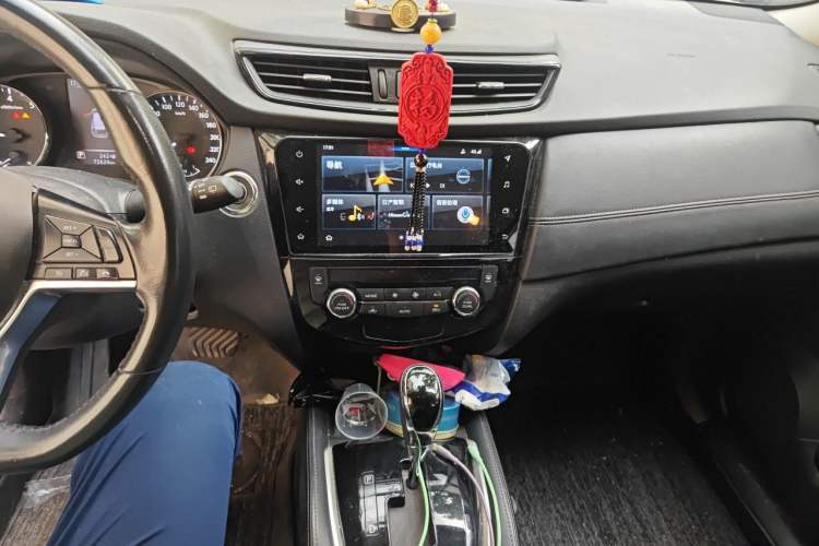Used Nissan X-Trail 2019 2.0L CVT Smart Connect Comfort Edition 2WD Audio And AC Panel
