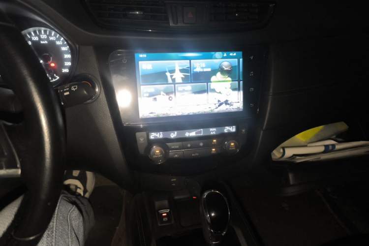 Used Nissan X-Trail 2019 2.0L CVT Smart Connect Comfort Edition 2WD Audio And AC Panel