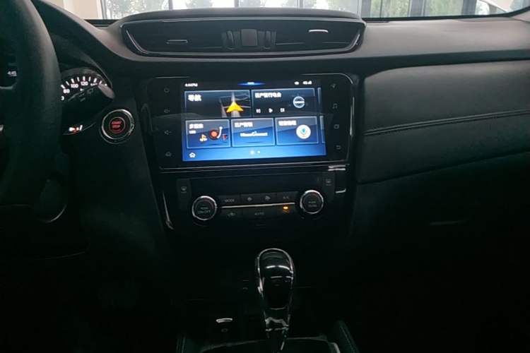 Used Nissan X-Trail 2019 2.5L CVT Smart Connect Luxury Edition 4WD Audio And AC Panel