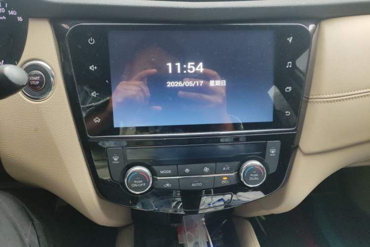 Used Nissan X-Trail 2019 2.0L CVT Comfort Edition 2WD Audio And AC Panel
