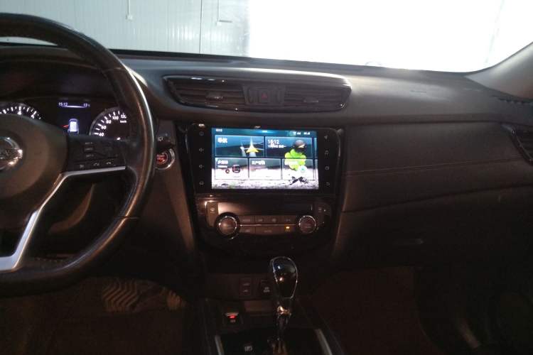 Used Nissan X-Trail 2019 2.0L CVT Smart Connect Comfort Edition 2WD Audio And AC Panel