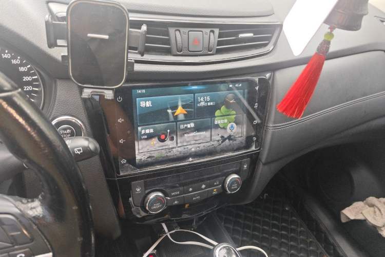 Used Nissan X-Trail 2019 2.0L CVT Smart Connect Comfort Edition 2WD Audio And AC Panel