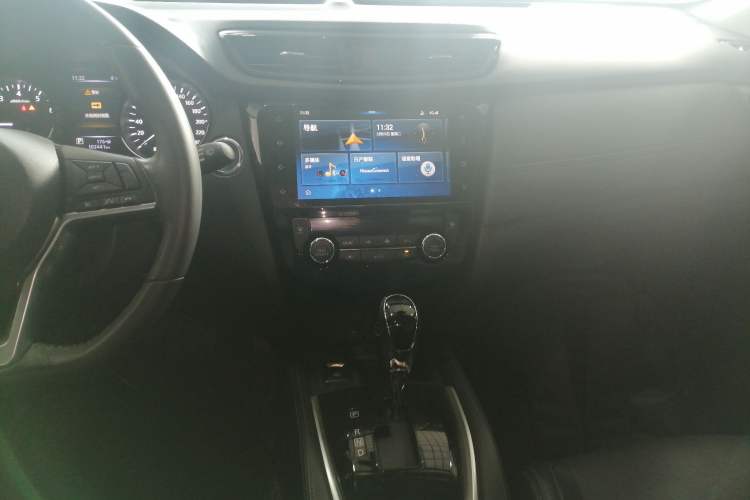 Used Nissan X-Trail 2019 2.0L CVT Smart Connect Comfort Edition 2WD Audio And AC Panel