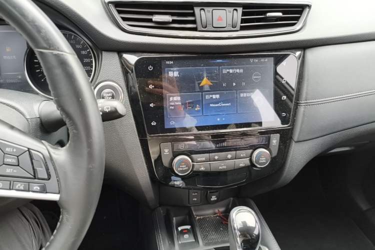 Used Nissan X-Trail 2019 2.0L CVT Smart Connect Comfort Edition 2WD Audio And AC Panel
