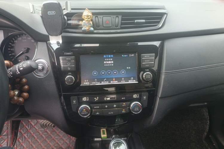 Used Nissan X-Trail 2019 2.0L CVT Comfort Edition 2WD Audio And AC Panel