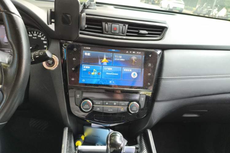 Used Nissan X-Trail 2019 2.0L CVT Smart Connect Comfort Edition 2WD Audio And AC Panel