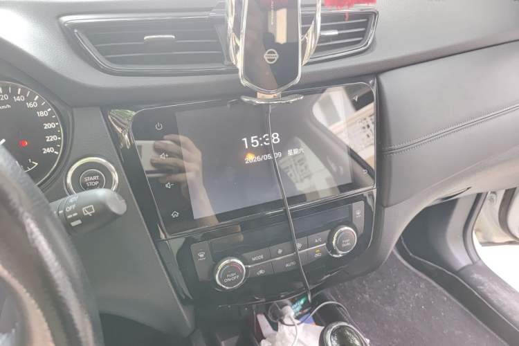 Used Nissan X-Trail 2019 2.0L CVT Smart Connect Comfort Edition 2WD Audio And AC Panel