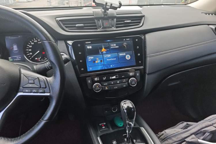 Used Nissan X-Trail 2019 2.0L CVT Smart Connect Comfort Edition 2WD Audio And AC Panel