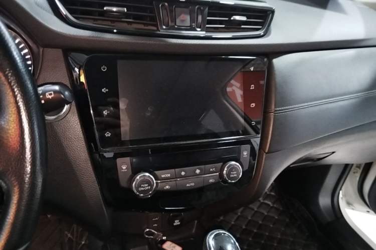 Used Nissan X-Trail 2019 2.5L CVT Smart Connect Luxury Edition 4WD Audio And AC Panel