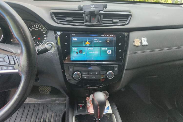 Used Nissan X-Trail 2019 2.0L CVT Smart Connect Comfort Edition 2WD Audio And AC Panel