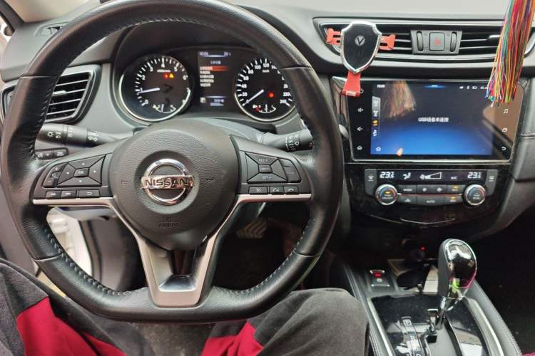 Used Nissan X-Trail 2019 2.0L CVT Smart Connect Comfort Edition 2WD Audio And AC Panel