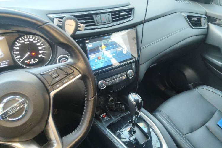 Used Nissan X-Trail 2019 2.0L CVT Smart Connect Comfort Edition 2WD Audio And AC Panel