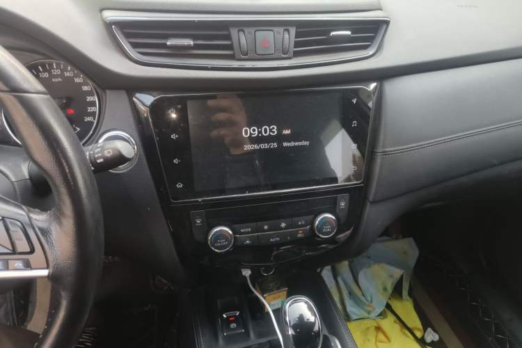 Used Nissan X-Trail 2019 2.0L CVT Smart Connect Comfort Edition 2WD Audio And AC Panel