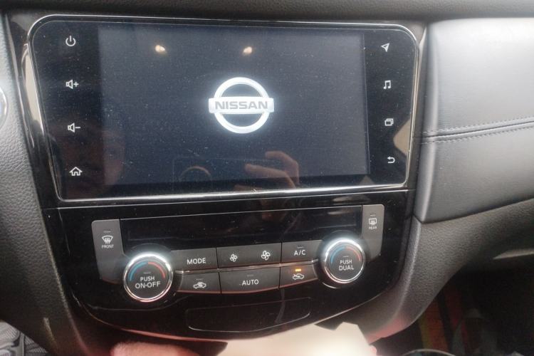 Used Nissan X-Trail 2019 2.0L CVT Smart Connect Comfort Edition 2WD Audio And AC Panel