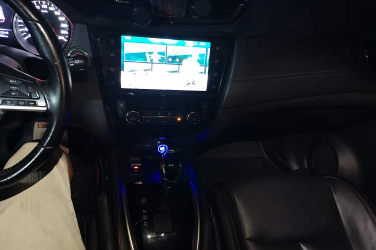 Used Nissan X-Trail 2019 2.0L CVT Comfort Edition 2WD Audio And AC Panel