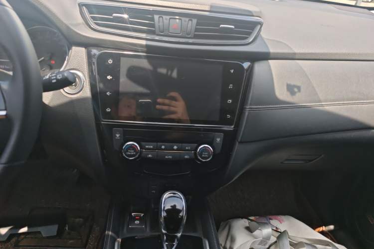 Used Nissan X-Trail 2019 2.5L CVT Smart Connect Luxury Edition 4WD Audio And AC Panel
