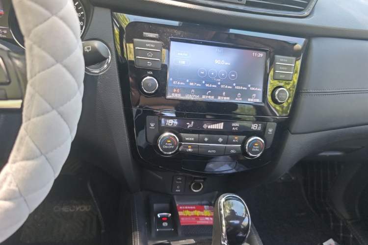 Used Nissan X-Trail 2019 2.0L CVT Comfort Edition 2WD Audio And AC Panel