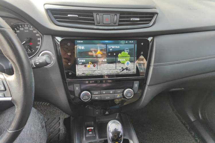 Used Nissan X-Trail 2019 2.5L CVT Smart Connect Luxury Edition 4WD Audio And AC Panel